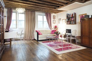 Smart TV, books, music library, stereo