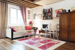 Smart TV, books, music library, stereo