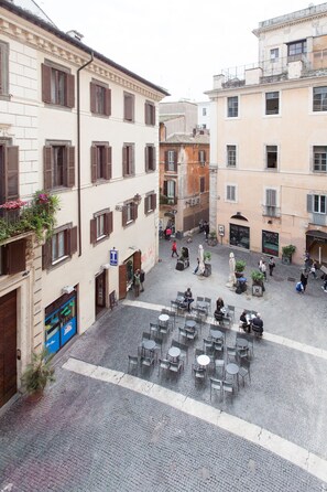 Outdoor dining - CHARMING APARTMENT CAMPO de'FIORI (Roma)
