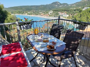Free daily continental breakfast - Paraskevi's Luxury Studios (Parga)
