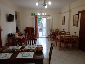 Desayuno continental incluido todos los días 