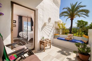 Terrace/patio - Amazing penthouse apartment within 3 minutes walk of Puerto Banus. (Marbella)
