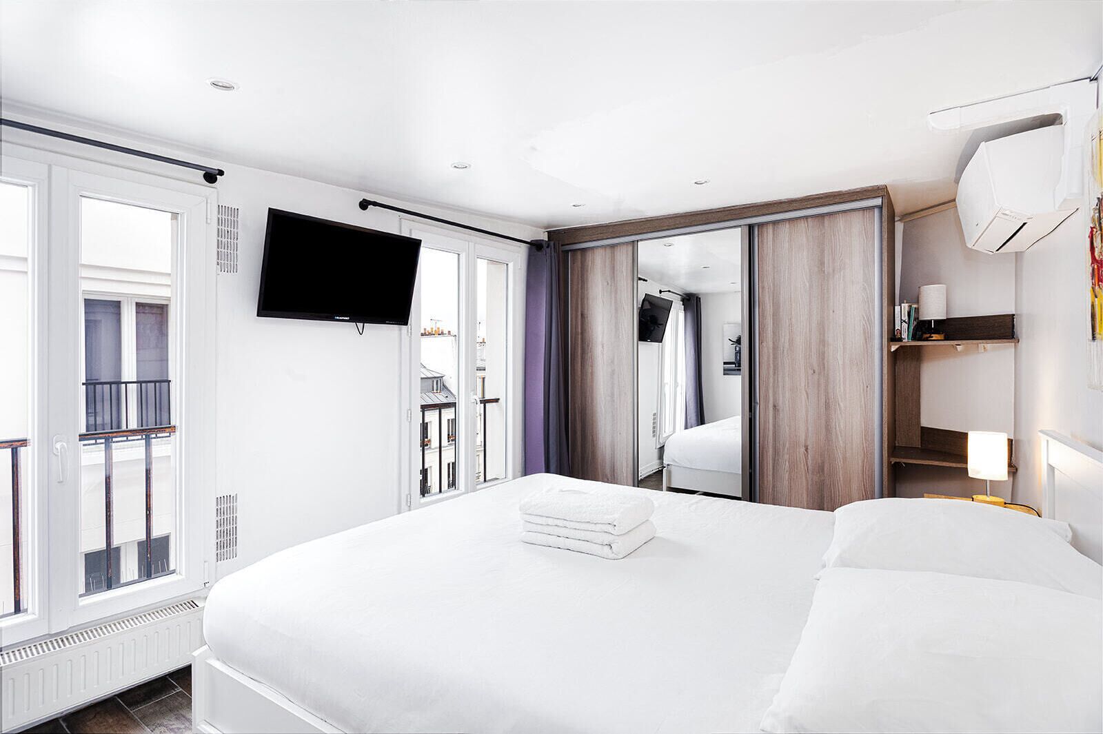 3 bedrooms, in-room safe, iron/ironing board, free WiFi