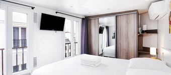 Duplex central Paris and 360 ° views of the city rooftops and monuments