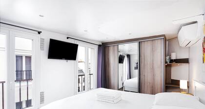 Paris 2nd Rooftop · 130m² Private Terrace · Eiffel & Sacré-Cœur View · 8p