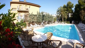 Piscine extérieure (ouverte en saison)