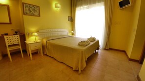 In-room safe, free WiFi, bed sheets - Hotel Alessandra (Numana)