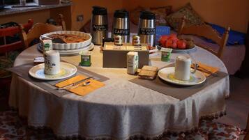 Free daily continental breakfast