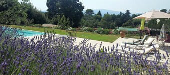 Villa 8 people, swimming pool. Open view. Beaches 15 mins away, quiet.