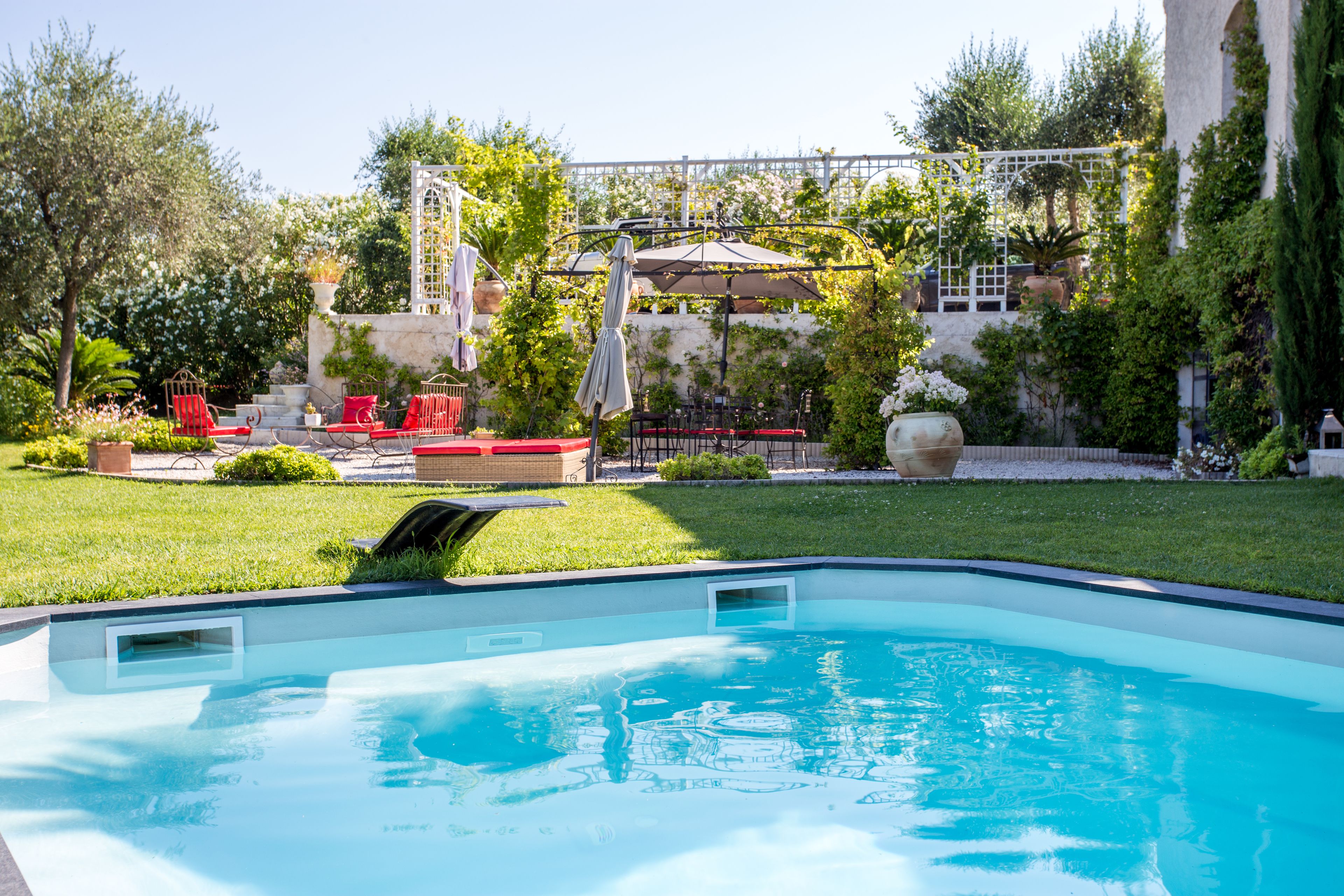 季节性开放的室外游泳池