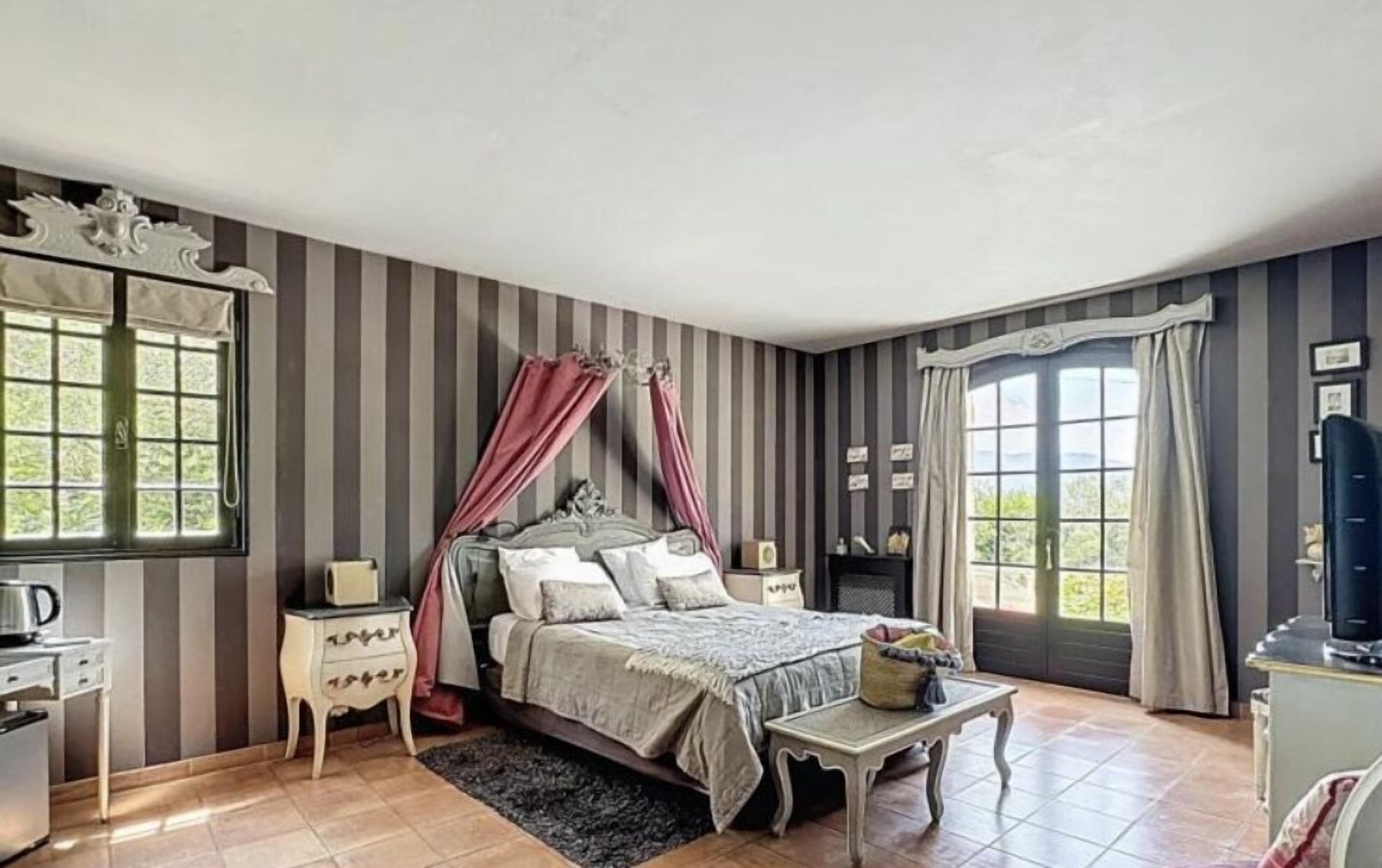 小型套房 | 埃及棉床单、高档床上用品、泰普尔床垫、特色装修