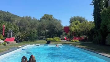 Piscine extérieure (ouverte en saison)