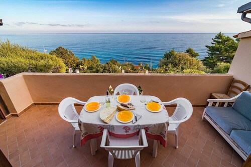LEMON HOUSE: house with spectacular views only 150 meters from the sea