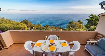 LEMON HOUSE: house with spectacular views only 150 meters from the sea
