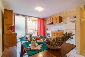 Geladeira, fogão, cooktop, lava-louças
