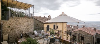 Romantic shelter for 2, amazing view and large equipped terrace