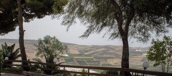 Farmhouse villa with pool and playground - Bellajo Farmhouse