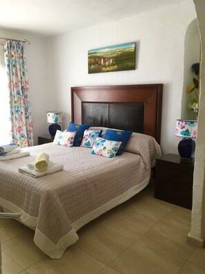 3 soverom, safe på rommet, strykejern/-brett og reiseseng for barn