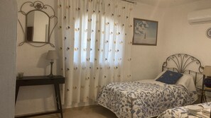 3 bedrooms, in-room safe, iron/ironing board, travel cot