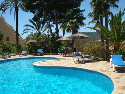3 Bed detached Villa. Panoramic Views, Pool Golf Tennis Paddle-5G WiFi Smart TV 