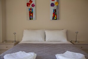 1 chambre, fer et planche à repasser, Wi-Fi, literie fournie