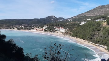 Una spiaggia nelle vicinanze, sabbia bianca