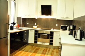 Refrigerador, microondas, horno y lavavajillas 