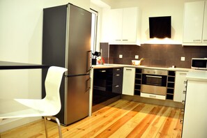 Refrigerador, microondas, horno y lavavajillas 