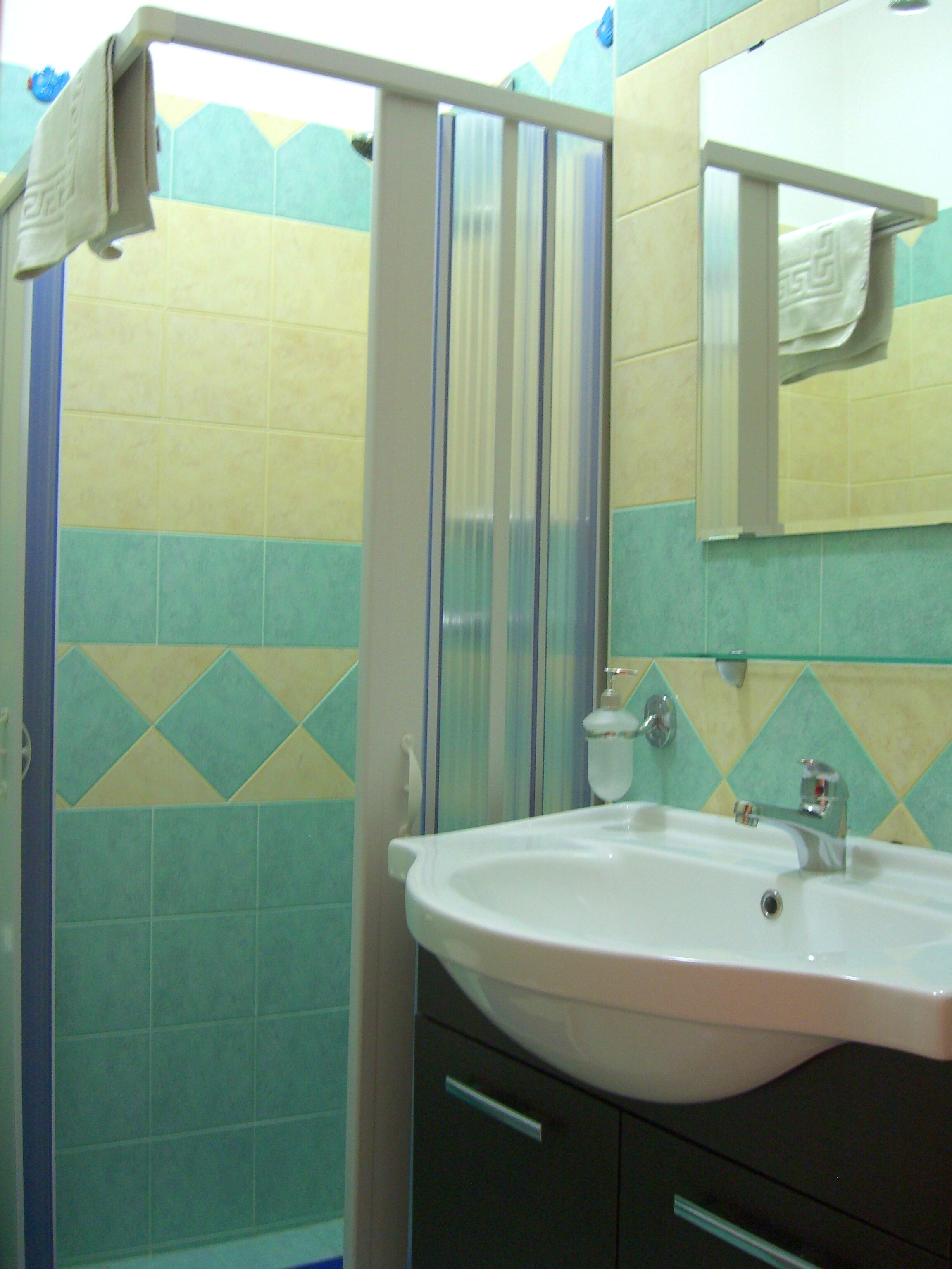 Dusche, Haartrockner, Bidet, Handtücher