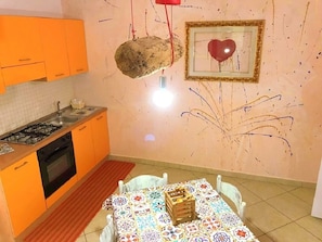 Frigorífic, microones, forn i placa de cuina