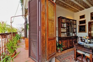 Outdoor dining - Daphne Terrace  Penthouse Suite (Roma)