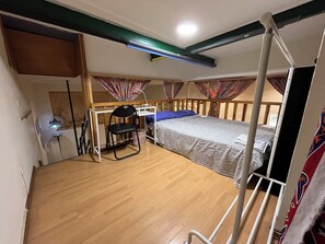2 habitaciones, escritorio, tabla de planchar con plancha y wifi gratis 