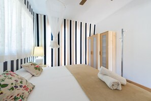 2 chambres, lit parapluie, Wi-Fi gratuit, draps fournis