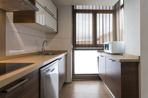 Fridge, microwave, oven, dishwasher