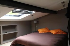 4 chambres, bureau, fer et planche Ă repasser, lit parapluie