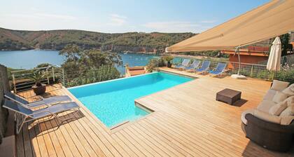 Barbara: Huvila Merinäköalalla ja oma Uima-allas L'escalassa