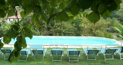 Landhaus mit privatem Garten und Pool zwischen Lucca und dem Meer