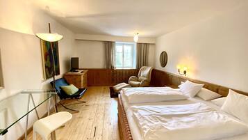 2 slaapkamers, een strijkplank/strijkijzer, reisbedje, gratis wifi