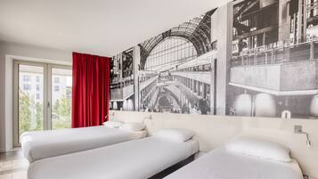 Basic Quadruple Room | Desk, blackout drapes, soundproofing, free cribs/infant beds