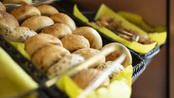 Kontinental frukost varje dag (EUR 17 per person)