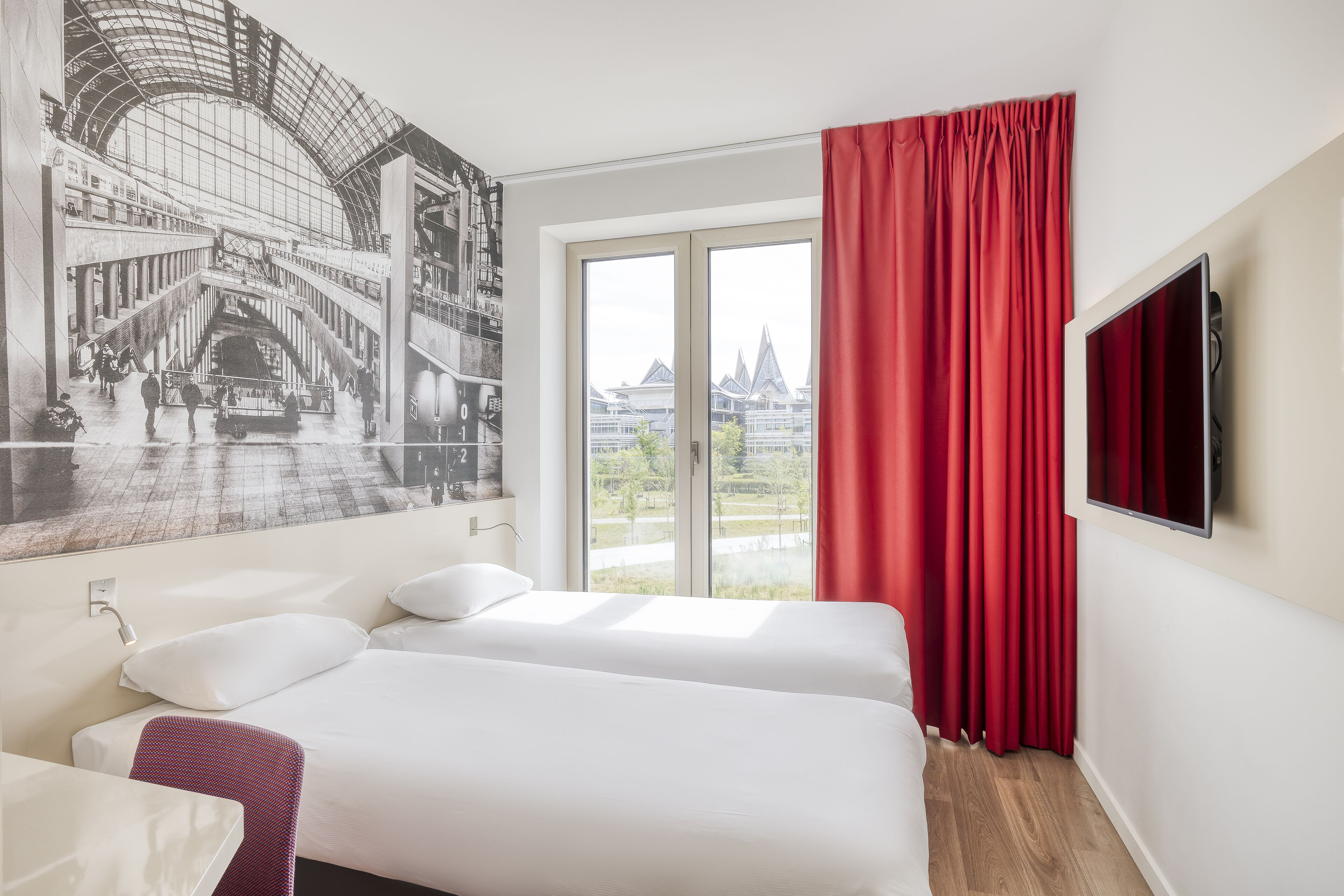 basic twin room | 1 bedroom, desk, blackout curtains, soundproofing