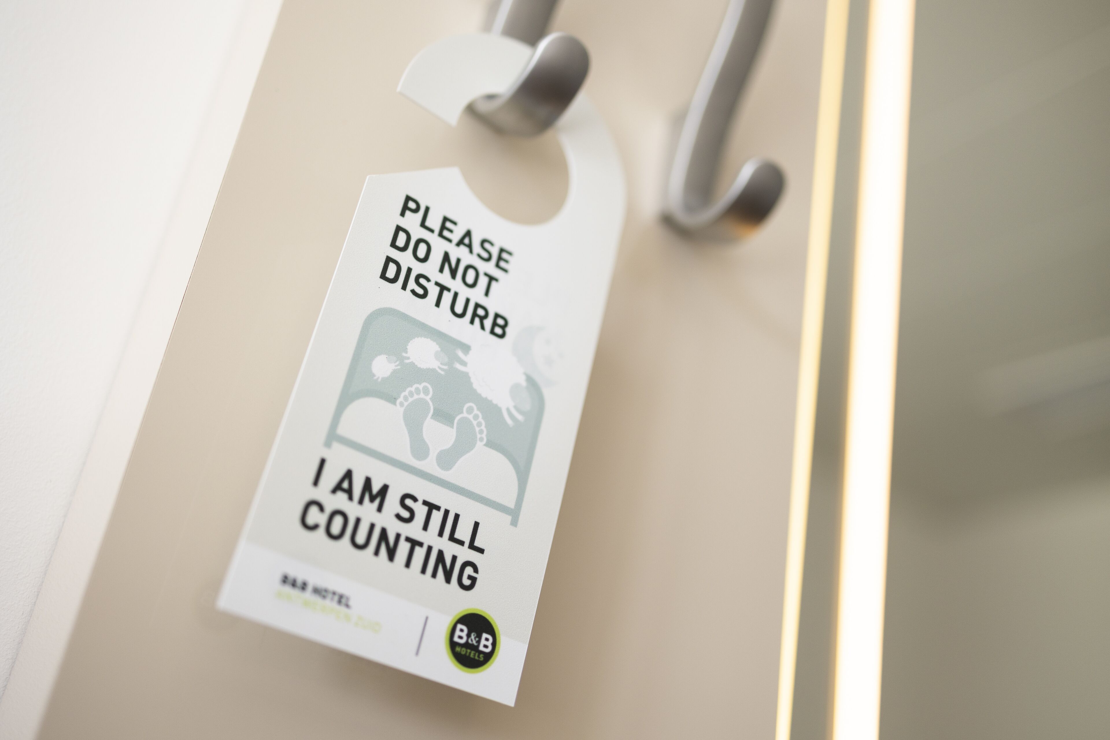 1 bedroom, desk, blackout curtains, soundproofing