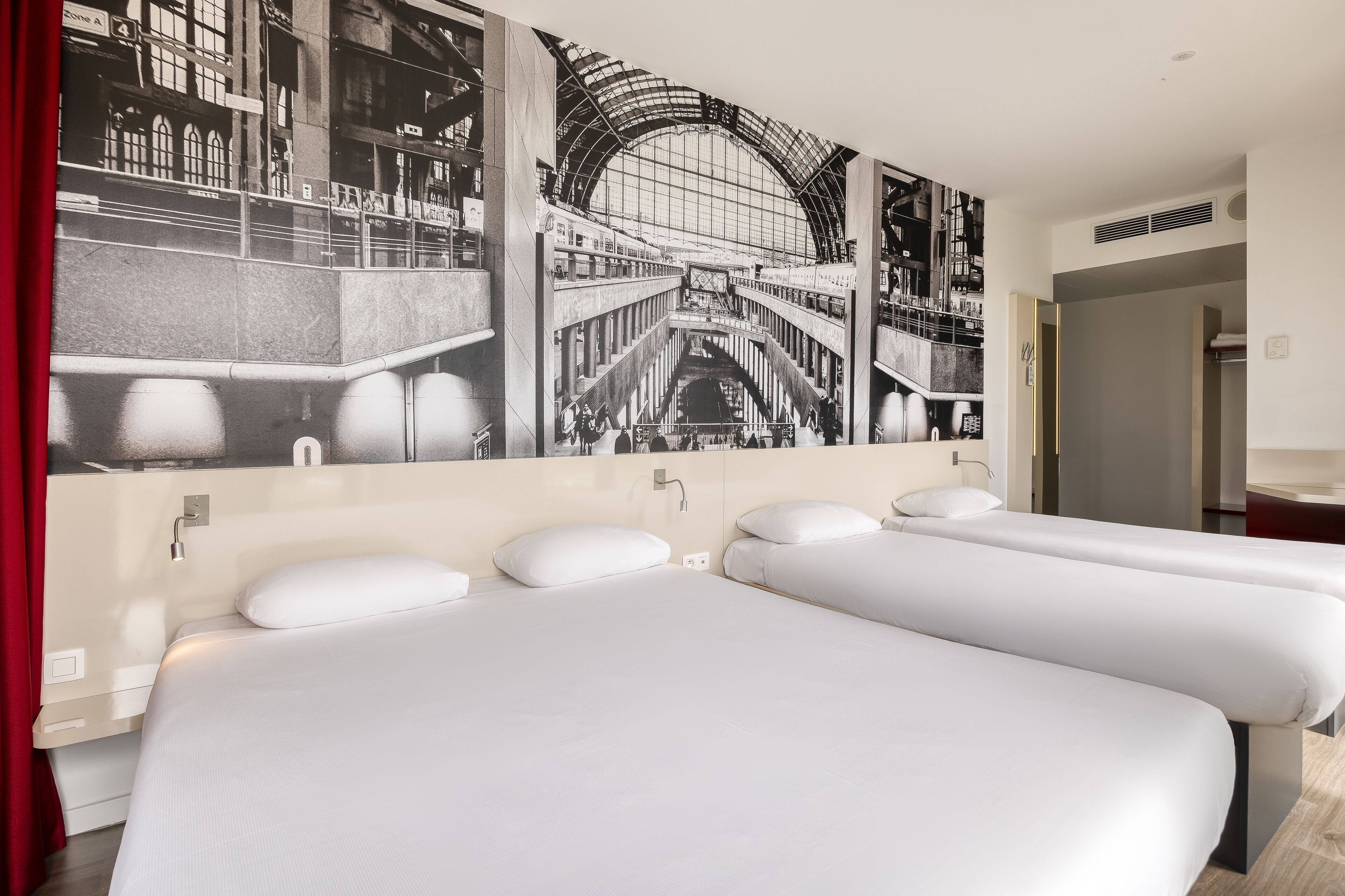 basic quadruple room | 1 bedroom, desk, blackout curtains, soundproofing