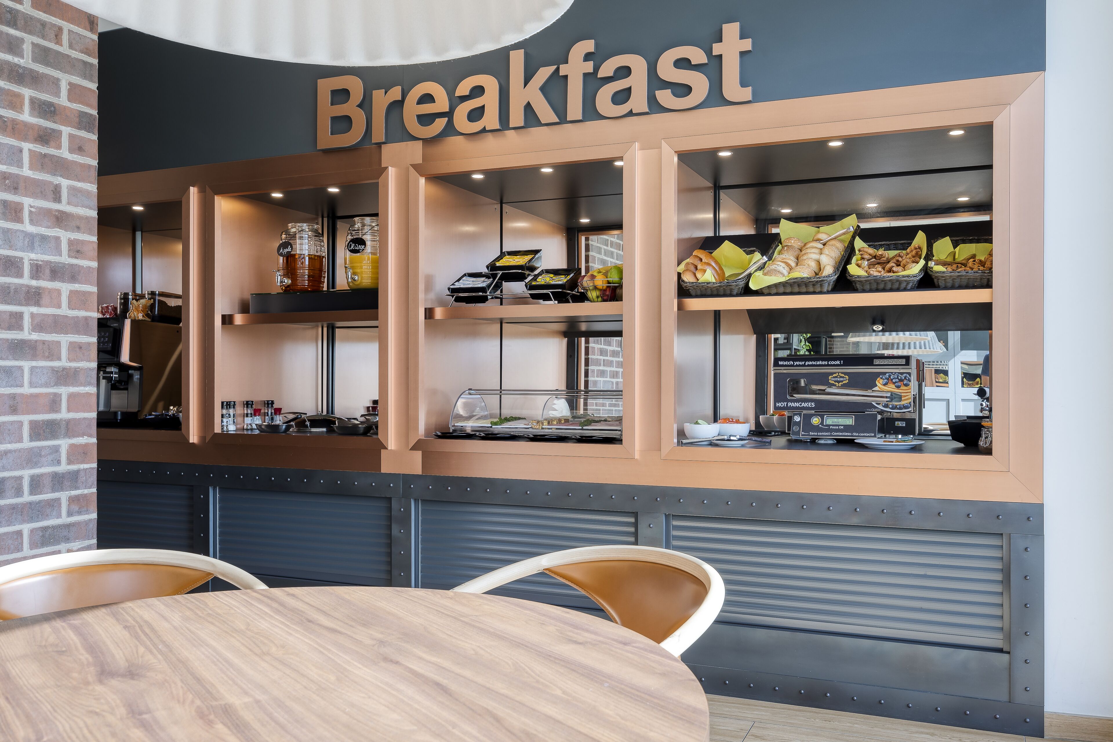 daily continental breakfast (eur 17 per person)