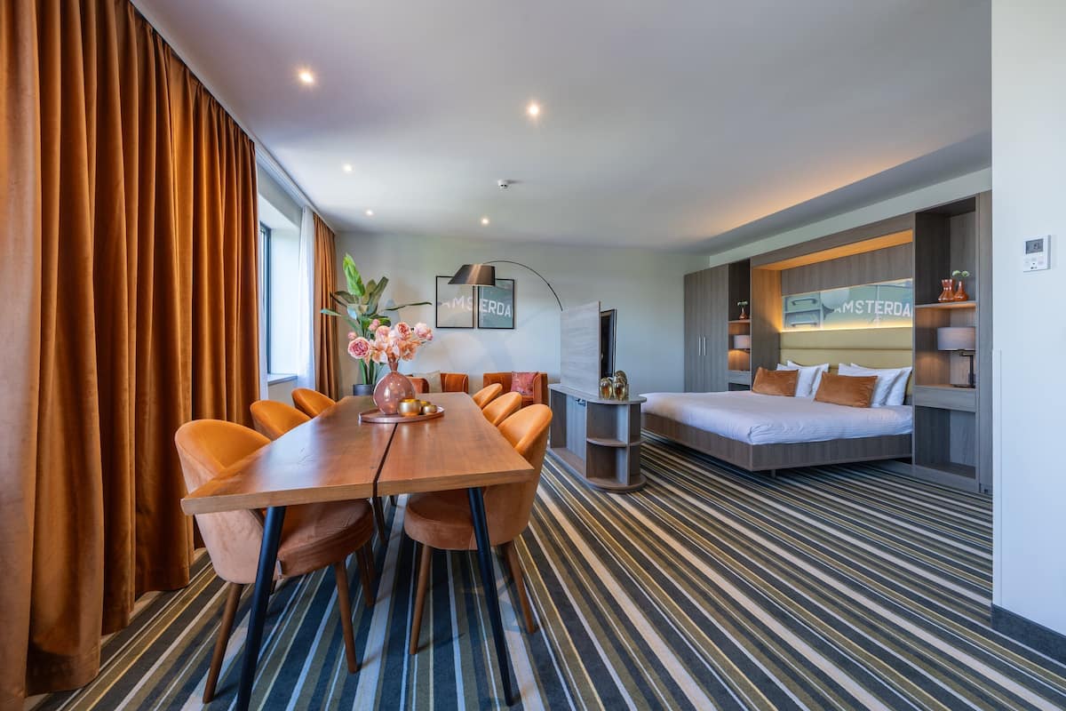 Suite | Minibar, Zimmersafe, Schreibtisch, laptopgeeigneter Arbeitsplatz