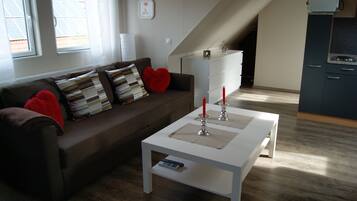 Fernseher, Bücher, Stereoanlage