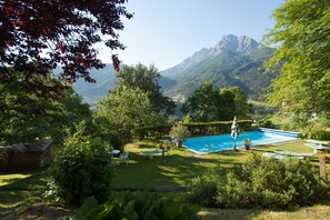 Piscina all'aperto, una piscina riscaldata