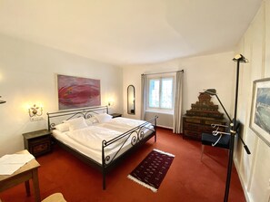 3 bedrooms, iron/ironing board, travel cot, free WiFi