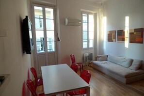 TV, DVD player, aparelho de som