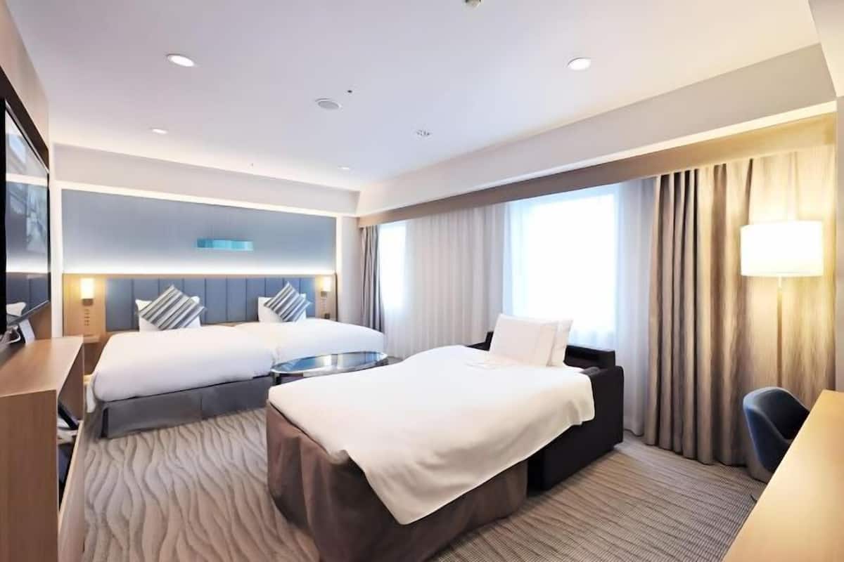 Down comforters, in-room safe, desk, iron/ironing board